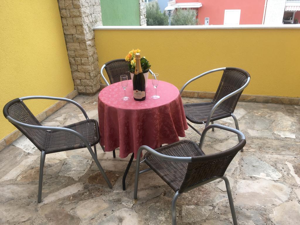 Apartmani Svjetionik أوماغ المظهر الخارجي الصورة